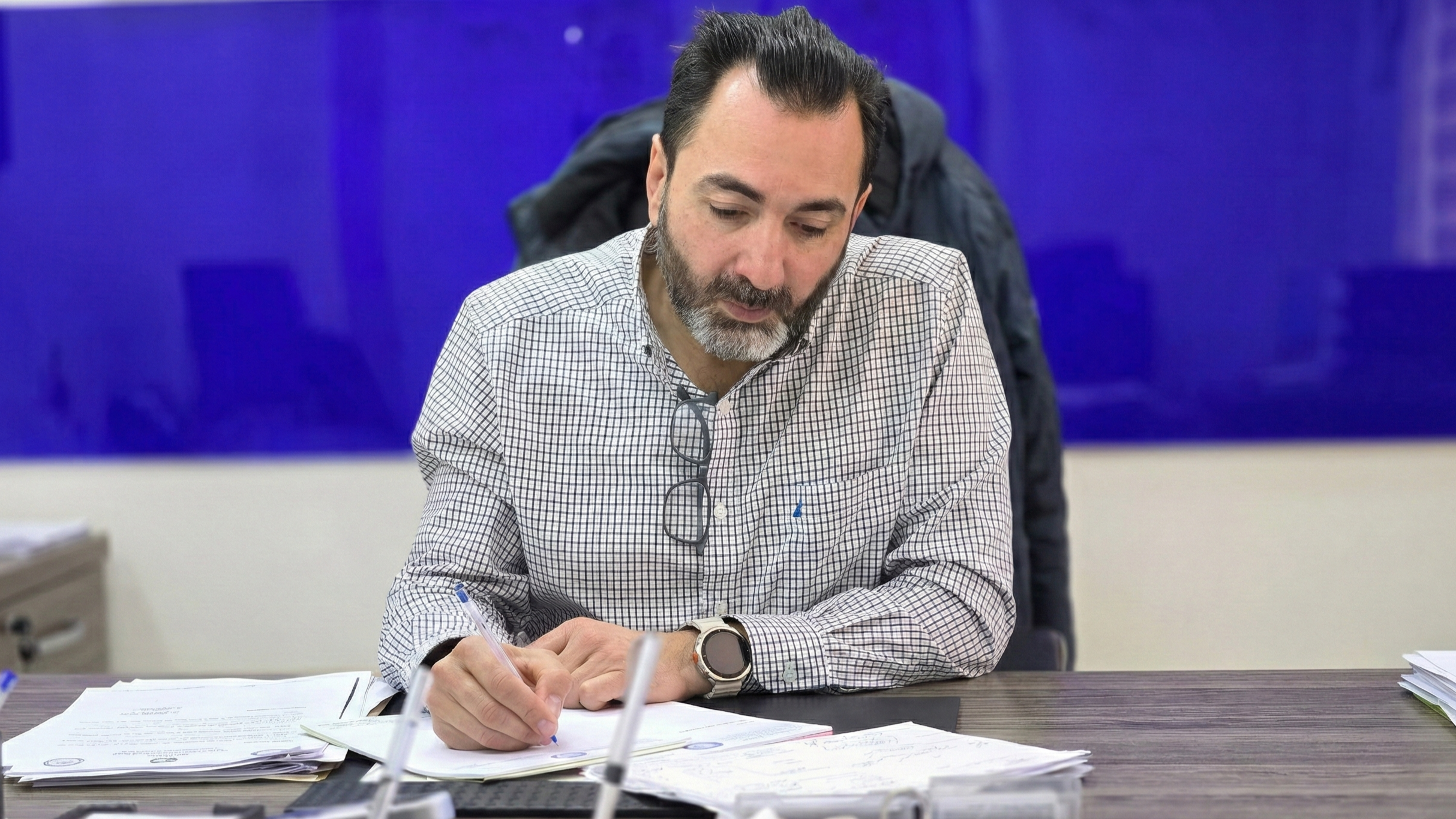 خدمات التنظير والعمليات الجراحية - د. عمر منصور (الشريحة 5)